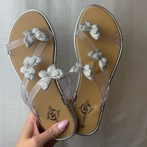 Sole mates Clear Strap Floral Glitter Sandals in Silver